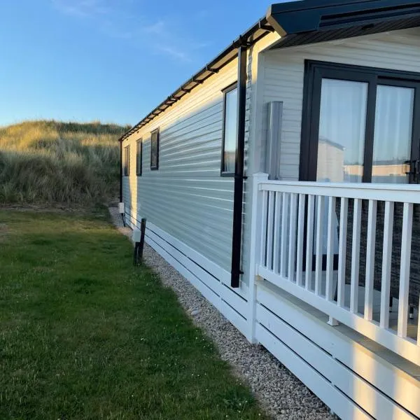 Dune View Caravan, hotel in Lossiemouth