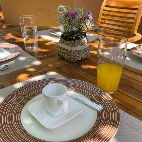 Casa con Encanto,disfruta de su paz y tranquilidad, hotel em Adzaneta