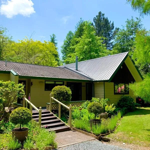 River Road Spa Lodge - Broadlands Forest, hotel v destinaci Taupo
