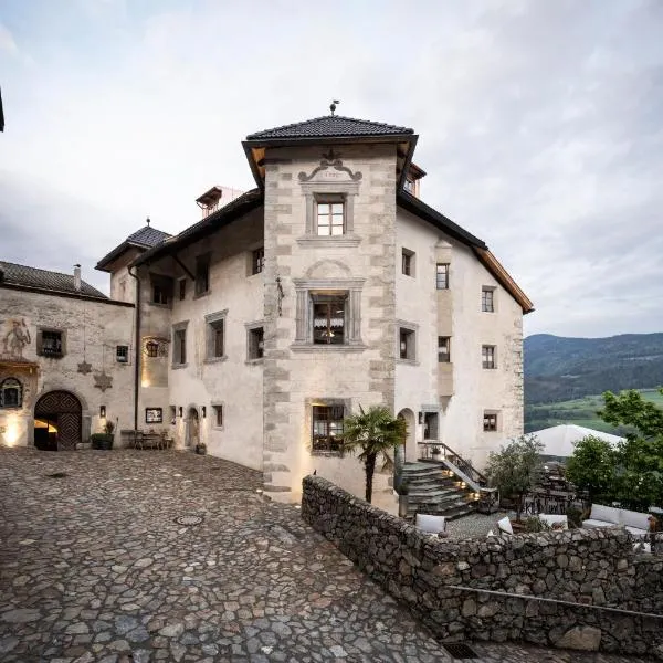 Hotel Ansitz Steinbock, hotel in Villandro