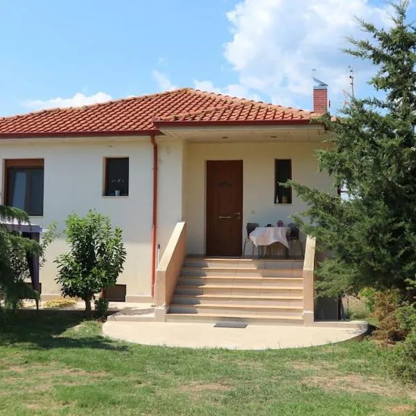 Villa Periklis Madytos 1st Floor Independent House, hôtel à Néa Mádhitos