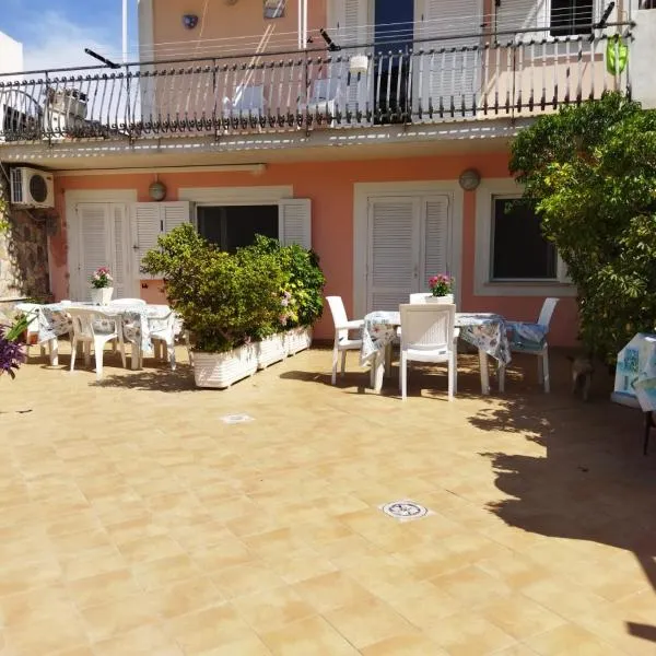 Casa Carina, hotel v Ponze