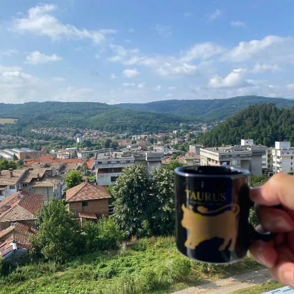 Апартамент Панорама Трявна - кът за отдих, въздухолечение и почивка, khách sạn ở Tryavna