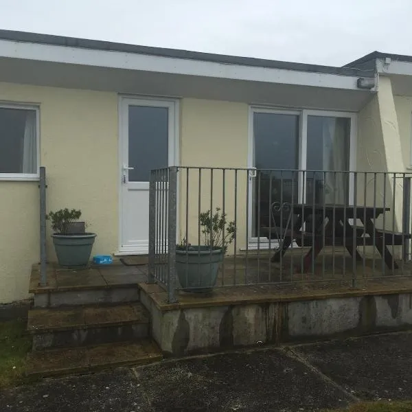Widemouth Waves Holiday Chalet, hotel v destinaci Poundstock