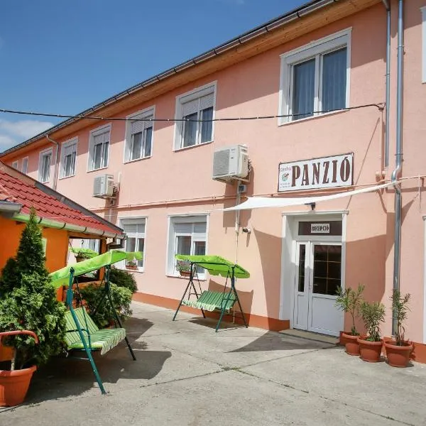 Centrál Panzió, hotel v destinaci Szentes