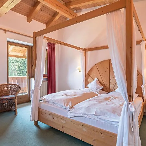 Ferienparadies Sabina Zirbel, hotel v destinaci Alpe di Siusi