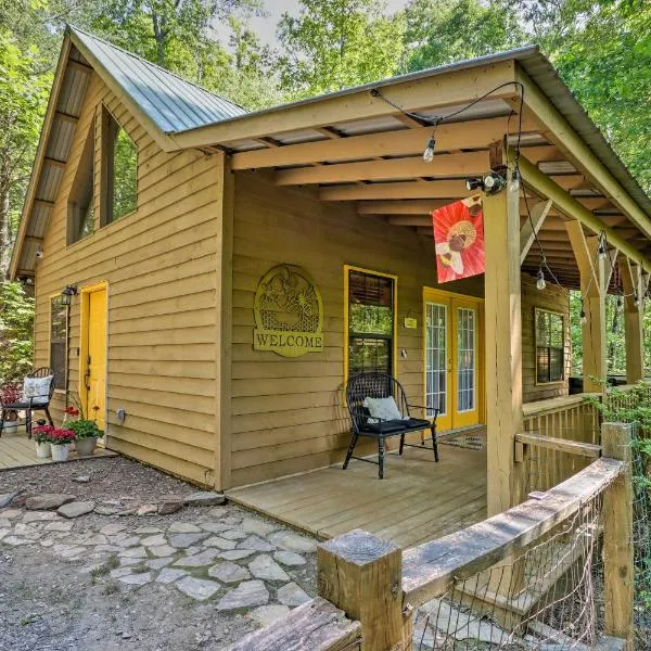 Bumblebee Cottage Murphy Retreat with Hot Tub, hotel em Salem