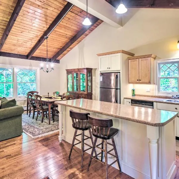 4 Mi to Ski Slopes Family-Friendly Bartlett Home!, hotel en Bartlett