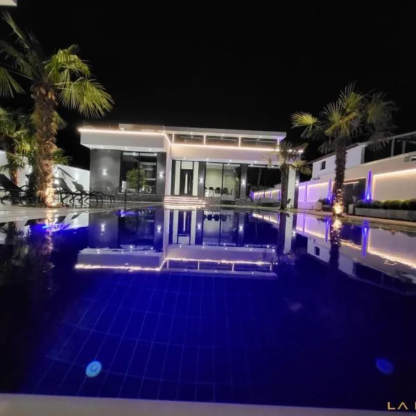 La Mirage Villa โรงแรมในRrushkull