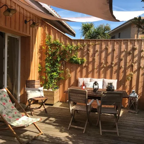 Cocon entre presqu'île du Cap Ferret et plages océanes - terrasse - 1 vélo gratuit, hotel in Arès