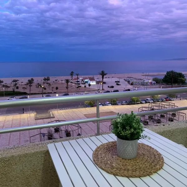 Apartamento Con Vistas Al Mar - WIFI - Aire Acondicionado, hotel in Empuriabrava