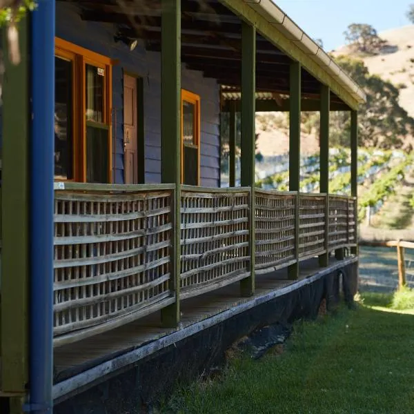 Blue House at Mountainside Wines, Hotel in Mount Cole