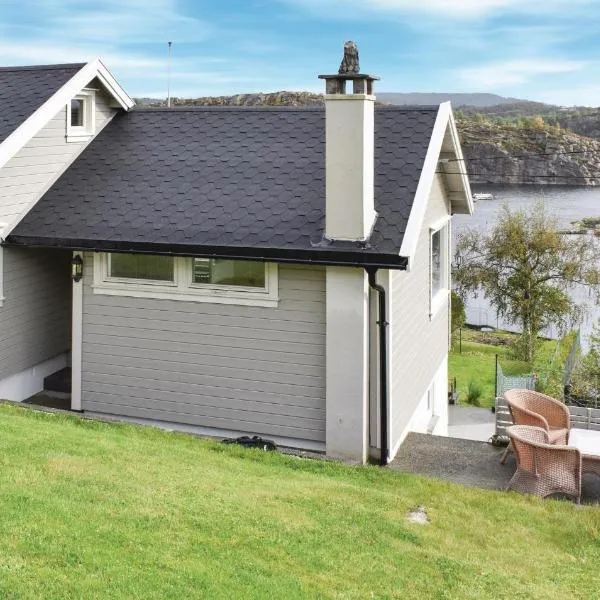2 Bedroom Cozy Home In Hauglandshella, hotel in Kolavåg