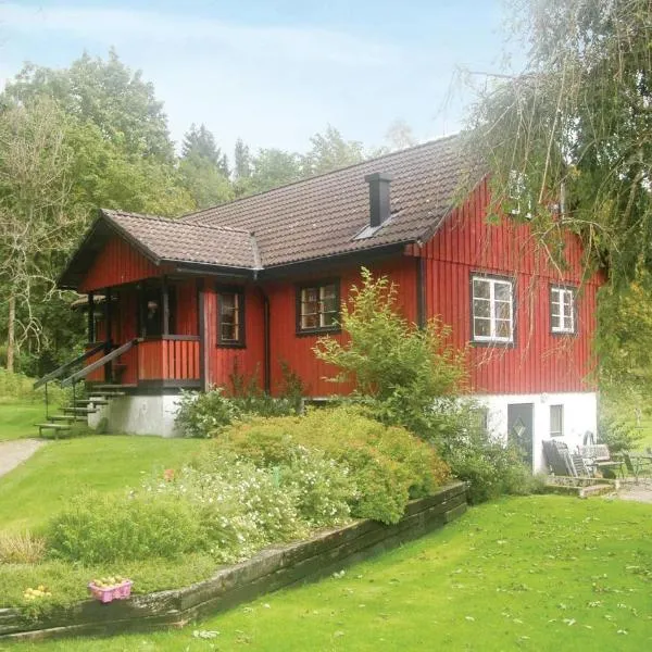 Nice Home In Uddevalla With 3 Bedrooms And Wifi, hotel v destinaci Färgelanda