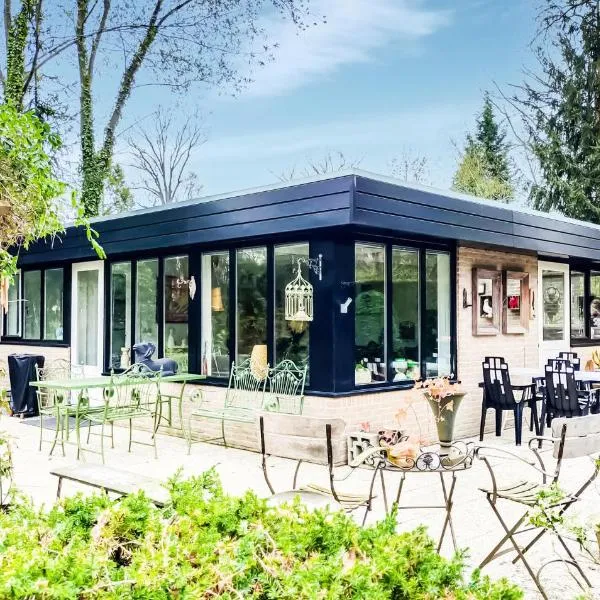 Beautiful Home In Rekem-Lanaken, hotel din Bovenwezet