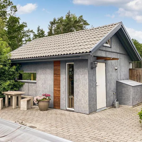 Cozy Home In Hagby With Kitchen, hotel v destinaci Hagby