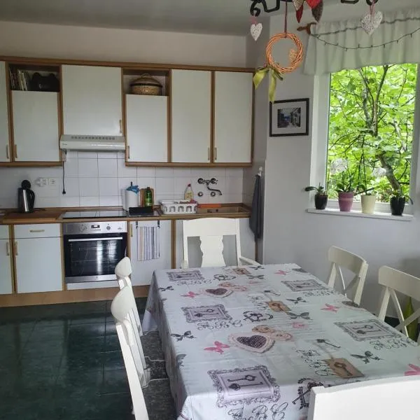 Fehér Rózsa Apartman, hotel em Cserszegtomaj