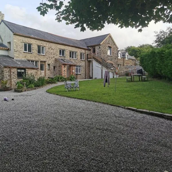 THE OLD RECTORY SOUTHCOTT APARTMENT in Jacobstow 10 mins to Widemouth bay and Crackington Haven,15 mins Bude,20 mins tintagel, 27 mins Port Issac, hotel in Saint Gennys