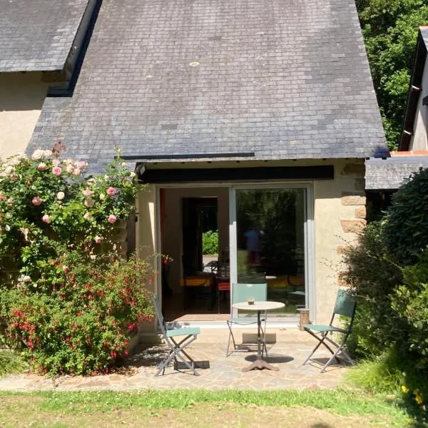 Cottage sur le Domaine du golf de la Bretesche, hotel in Missillac