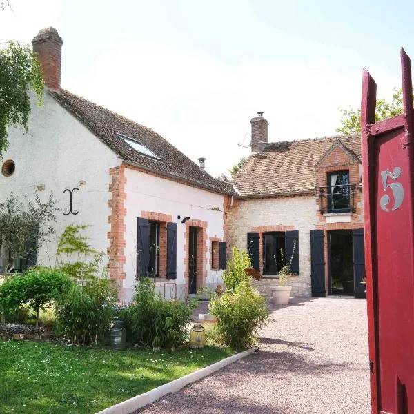 L'Orme Blanchet Spa & Piscine, petit-déjeuner inclus, hotell i Yèvre-la-Ville