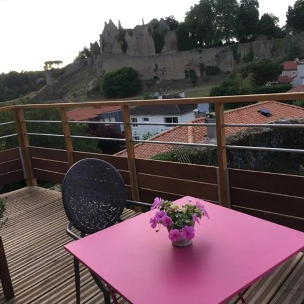 Les 3 pigeons – hotel w mieście Bressuire