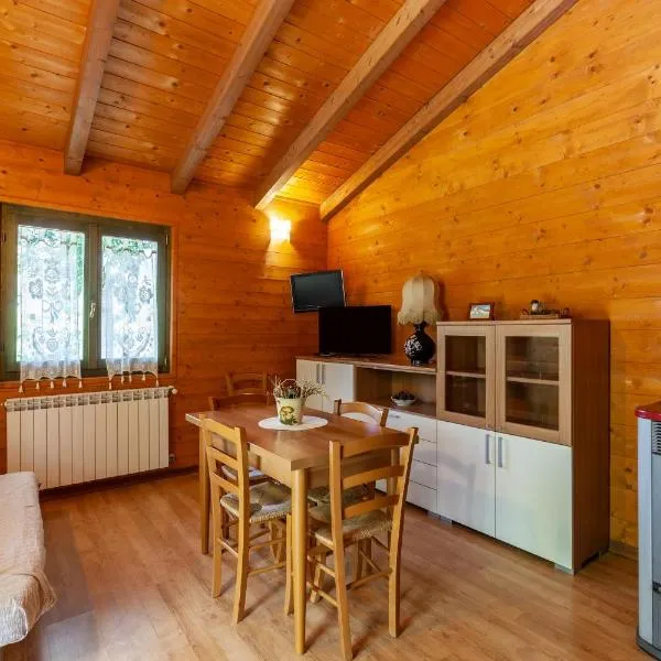 Villaggio Anemone Chalet Scoiattolo – hotel w mieście Capanne di Sillano