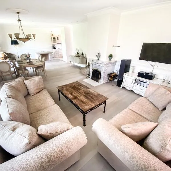 Janus Vila Karkleje, מלון בקרקלה