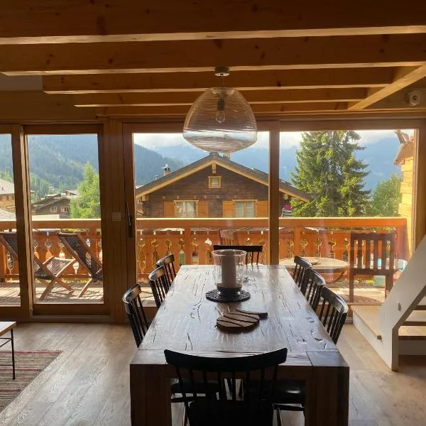 Verbier Sunny apt, fabulous view & balcony, sleeps 8, hotel in Verbier