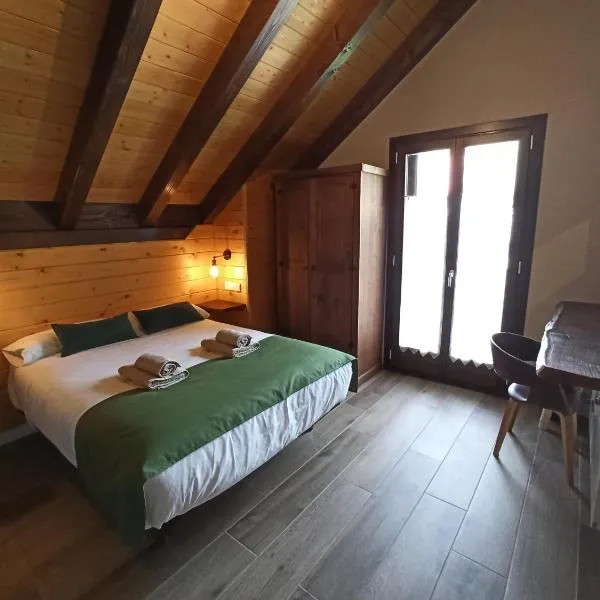 Casa rural ELURKOIA, hotel v destinaci Isaba