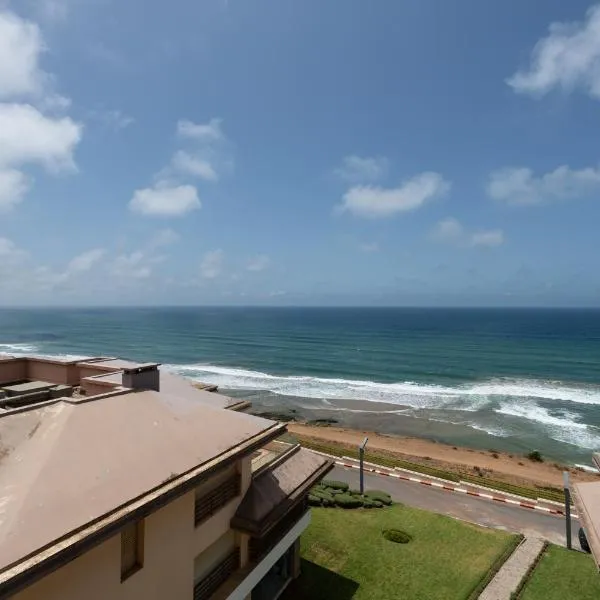 Appartement 300m2 vue sur océan Prestigia - Plage des nations, hotel in Sale