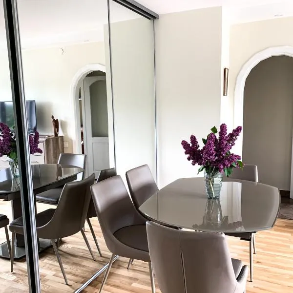 Vienuolio Apartament - jauki vieta poilsiui šalia upės, hotel in Anykščiai