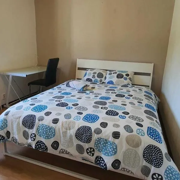 Private Room in Shared House-Close to University and Hospital-3, hotel v destinaci Umeå