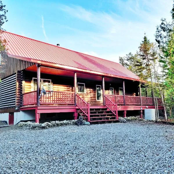Tobermory Peaceful Private Entire Cottage Log Home Spacious Fully Equipped, hotel v destinaci Miller Lake