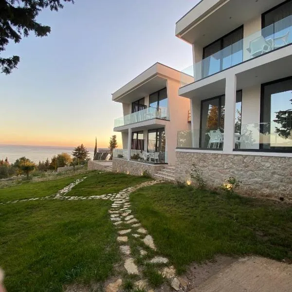 Summer Wine Boutique Hotel – hotel w mieście Dhërmi