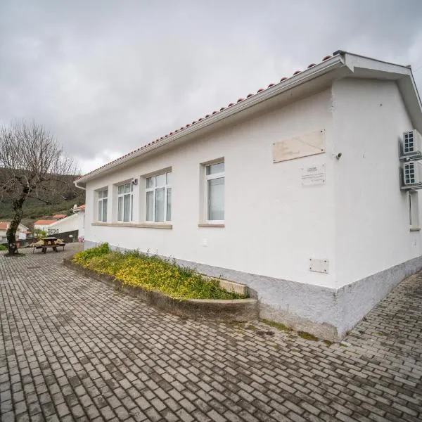 Casa Rural "A Escola" - Meãs, Pampilhosa da Serra, hotel in Ponte de Fajão