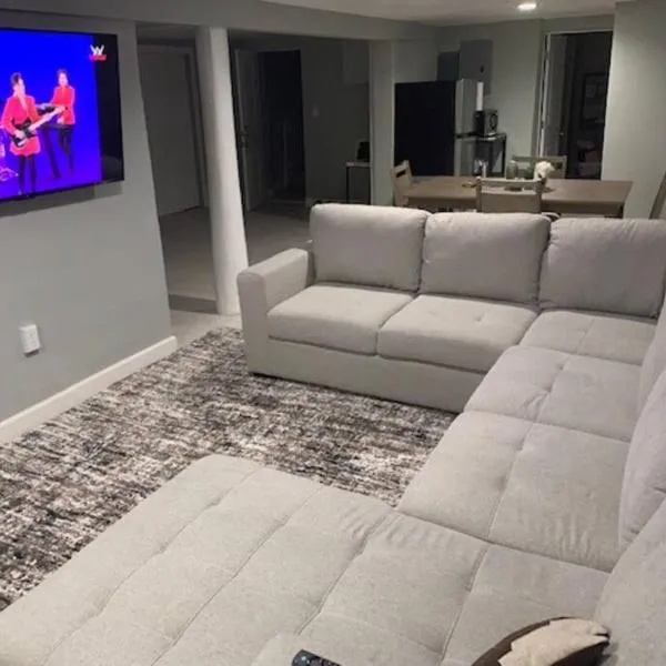 Stylish Basement Studio in Central El Paso - Very spacious, hotel v destinaci El Paso