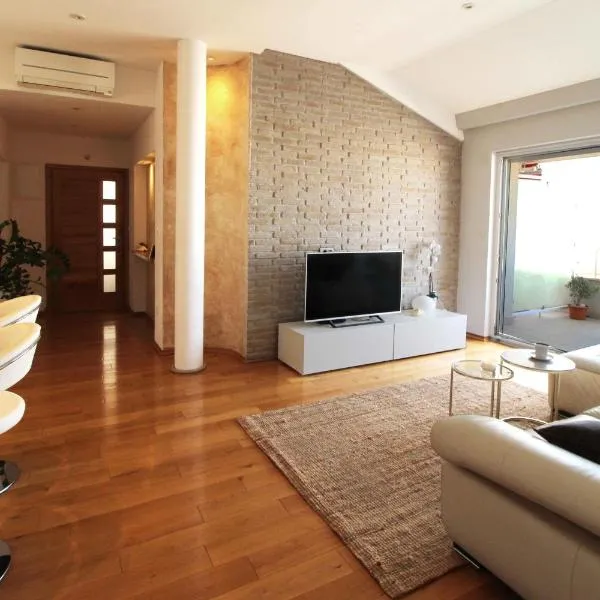 Apartments Ema near beach, готель у місті Макарська