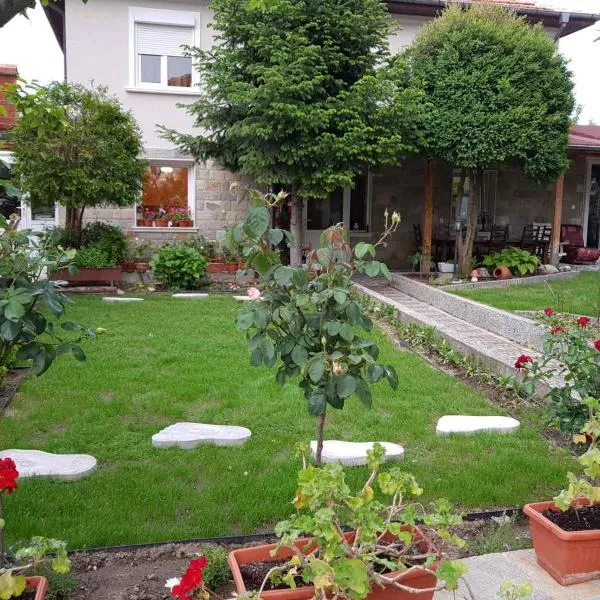 villa Tia Maria, hotel in Hisarya