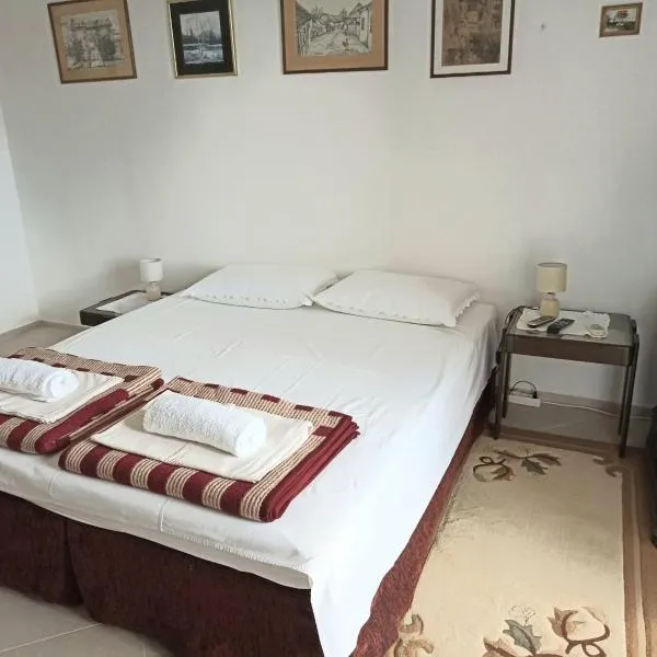 Guesthouse Ljilja - apartment with balcony 2, hotel in Meljine