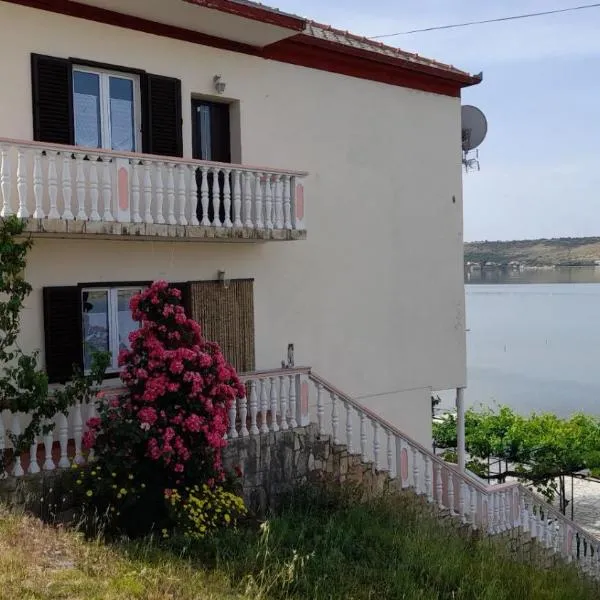 Apartmani Mirko LJubač,拉札納克的飯店