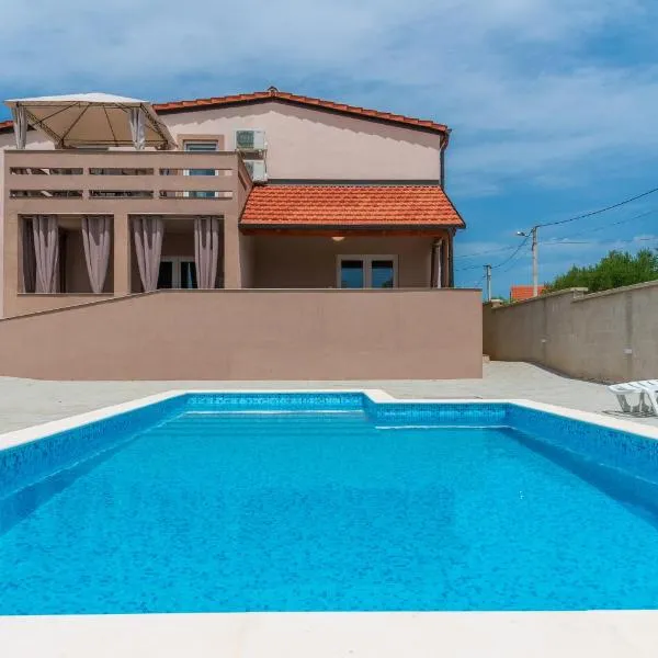 Apartmani Kržak, hotel v destinaci Nin