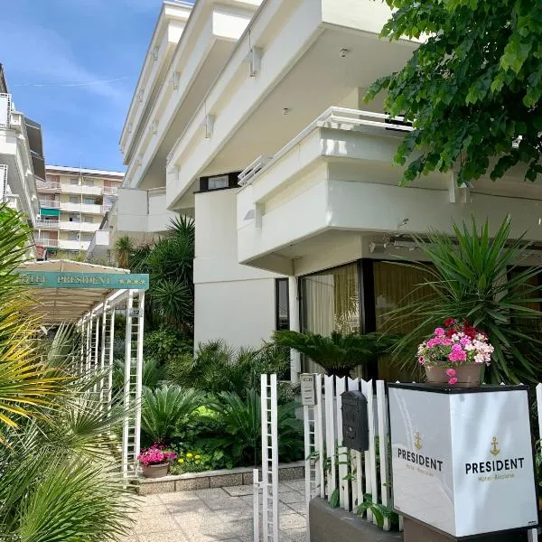 Hotel President - Vintage Hotel in centro, hotel sa Riccione