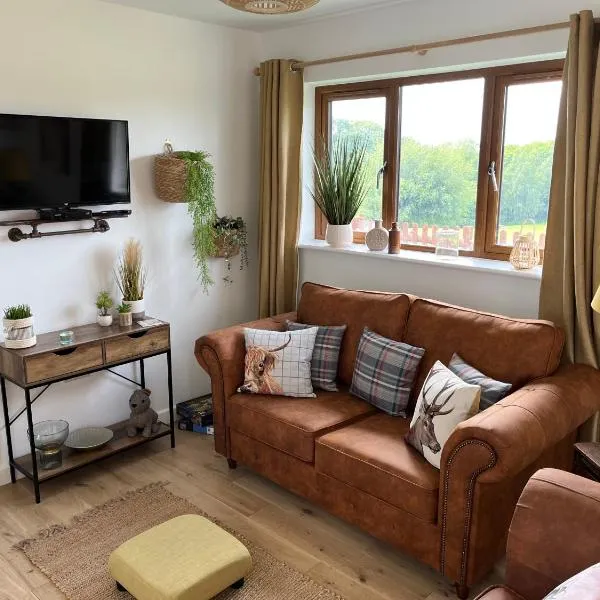 Oak Valley Lodges & Camping, hotel di Pett