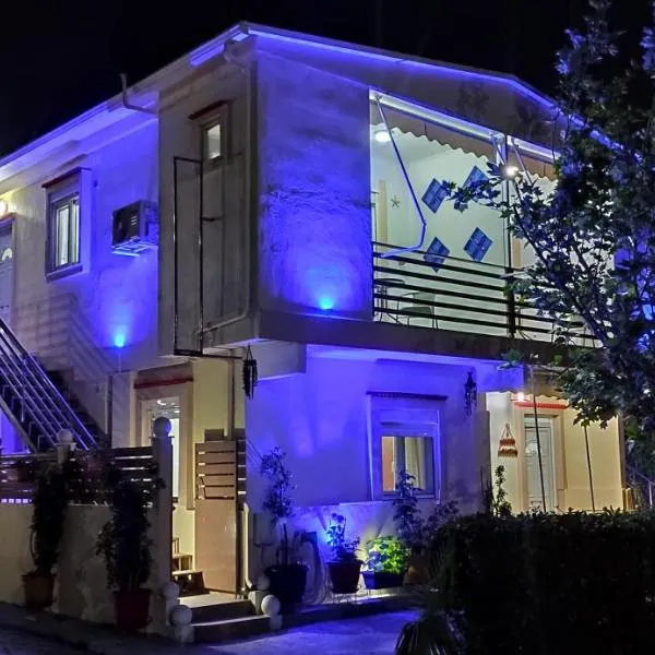 Kostas Apartments, Hotel in Kourouta