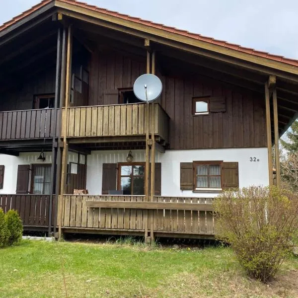 Ferienhaus im Waldferiendorf Regen, hotell i Regen