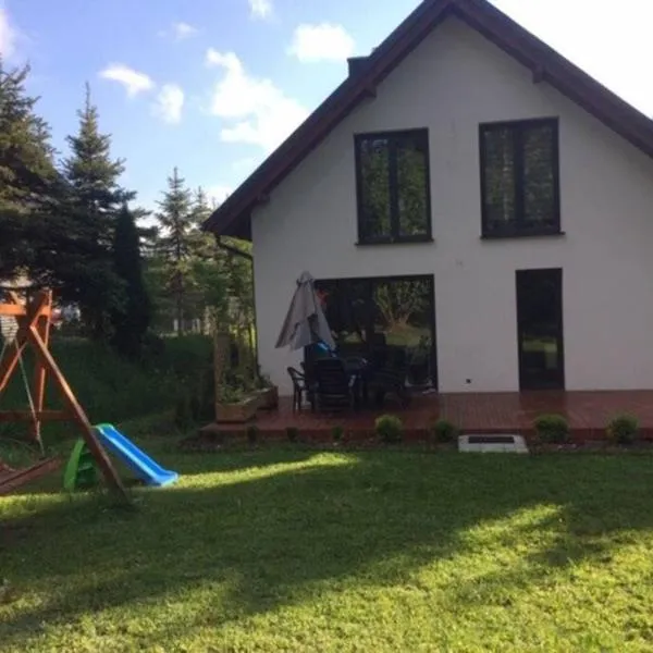 Wakacyjny dom na Kaszubach ,jeziora i lasy., hotel in Grabówko