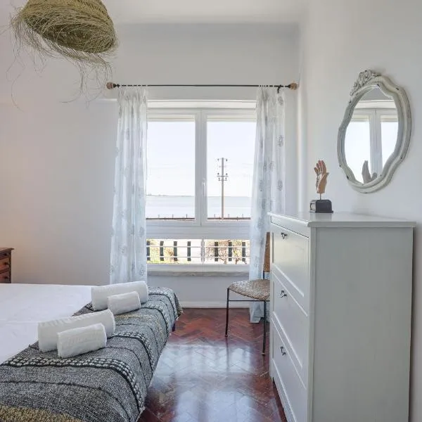 Charming TM Flat by the Ocean with a View, hotel v mestu Cruz Quebrada