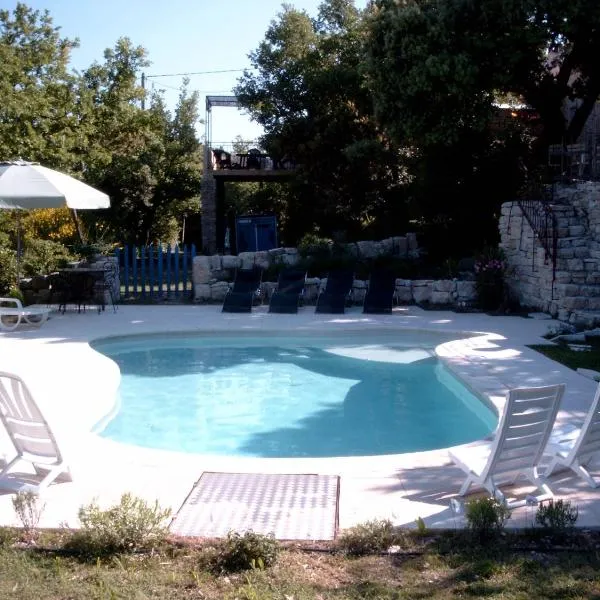 PROVENCE SOLEIL LUBERON PISCINE, hotel ad Apt