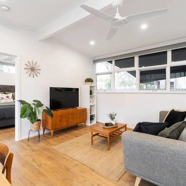 Modern Stylish Self-contained Apartment, hotel v destinácii Burnside