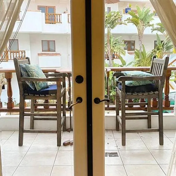 Modern Hamilton Cove Villa w/golf cart, hotel v destinaci Avalon